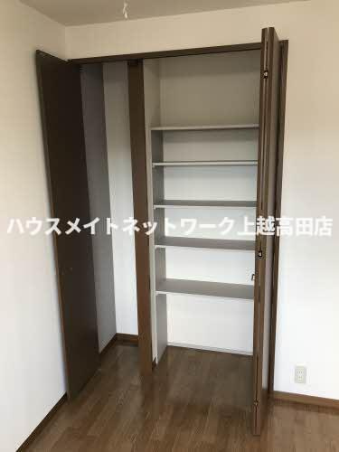 ハイツピースフルの収納|クローゼット（参考リノベーション前の室内写真）
