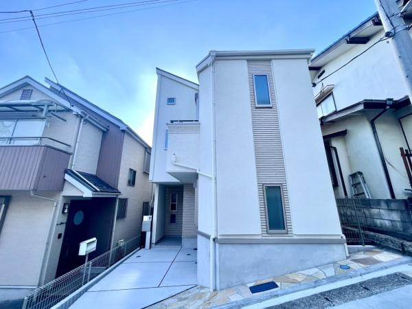 横浜市旭区中尾１丁目の新築一戸建の外観|堂々と完成しました！いつでもご案内可能です！
お車でご自宅まで送迎承ります。