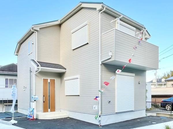横浜市磯子区岡村１丁目の新築一戸建の外観|堂々と完成しました！いつでもご案内可能です！
お車でご自宅まで送迎承ります。