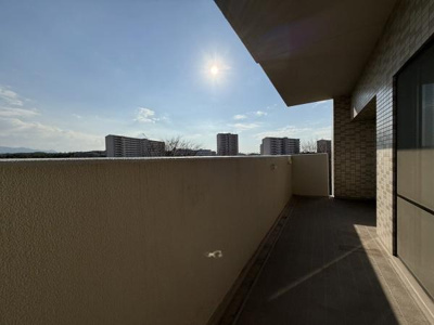 【バルコニー】 | サンシティ貝塚３番館　中古マンション | 日当たり良好な広々バルコニーです♪
