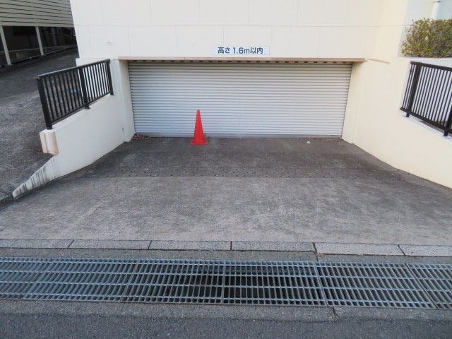 川口市戸塚１丁目の店舗事務所の駐車場