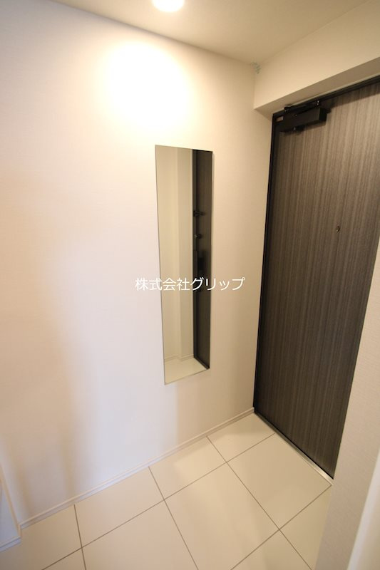 ブランシエスタ横浜高島町の玄関