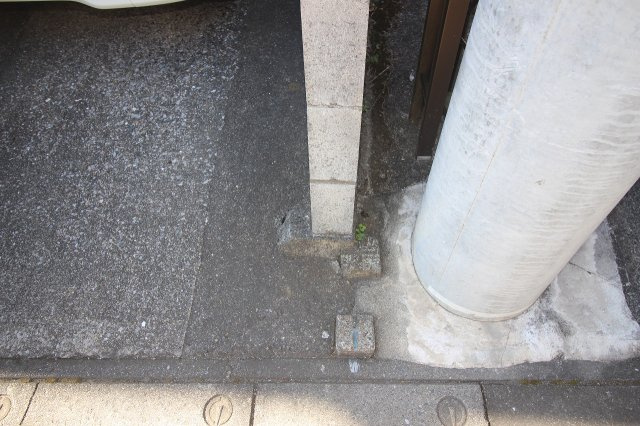 小山市犬塚の外観|南側隣地との境界です（2025年2月撮影）