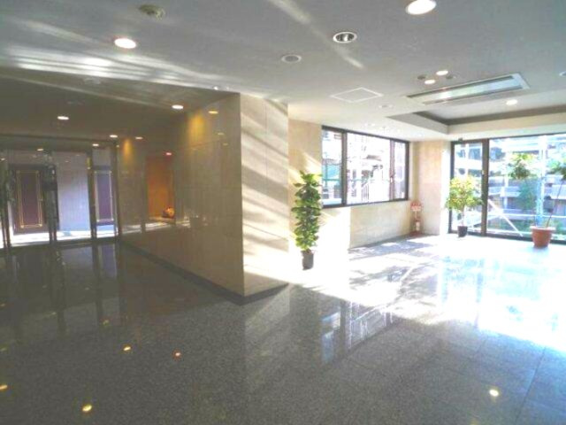 パルティール赤坂のロビー|ゆとりのあるロビーです