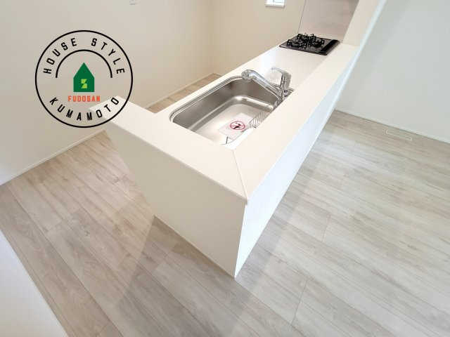 熊本市東区東野2丁目第1-2棟（2号棟）のダイニング|キッチンから立ち込める香りが今日の料理を期待させます。