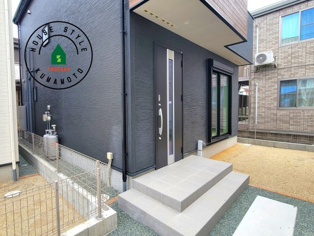 熊本市東区東野2丁目第1-2棟（2号棟）の玄関|おでかけの時も帰った時も、「我が家」を最初に感じでもらえる素敵な空間に。