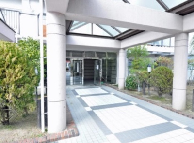 【エントランス】 | パームスクエアジェームス山