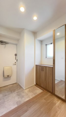 エンゼルハイム新川崎第3の玄関|明るい玄関です