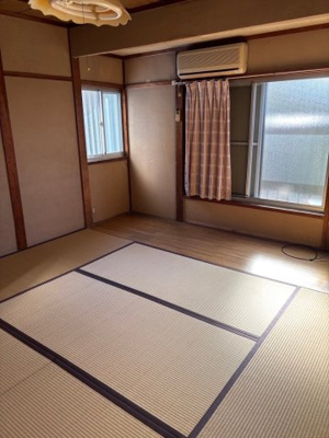 【和室】 | 北条5丁目　中古戸建 | 2階南側和室約8帖
2面採光で明るいお部屋です♪
