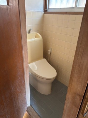 【トイレ】 | 北条5丁目　中古戸建 | 明るい光の入るトイレです♪