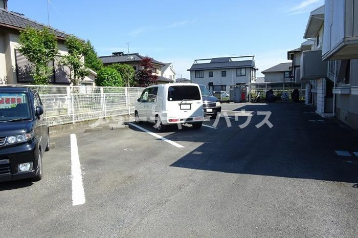 ラ・フォーレ・シャンテの駐車場
