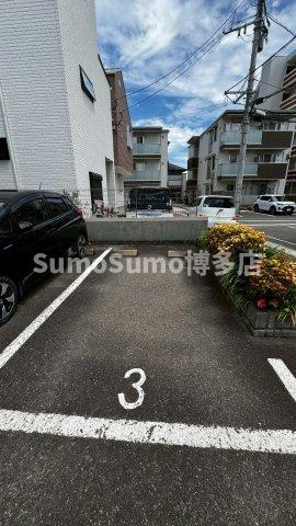 ドルフィン・ブルーの駐車場|駐車場に車を止められます