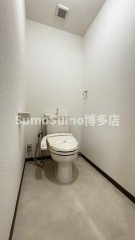 ドルフィン・ブルーのトイレ|シンプルで使いやすいトイレです