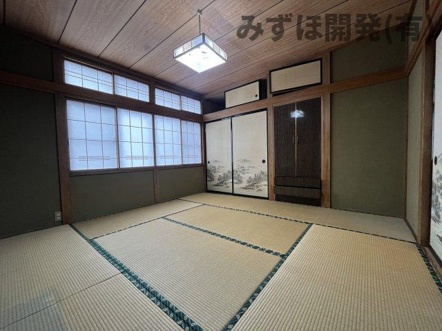 新庄市千門町の和室|濃緑がシックで、趣のある和室です。