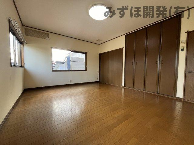 新庄市千門町の内装|2面採光で明るく、大型のクローゼットが付属しています。