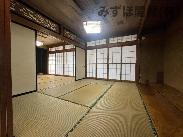 新庄市千門町の和室|和室ならではの温かな空間で寛ぎの時間を過ごすことができます。続き間なので、１部屋として広々使うこともできますし、２部屋に分けて個室として使うこともできます◎