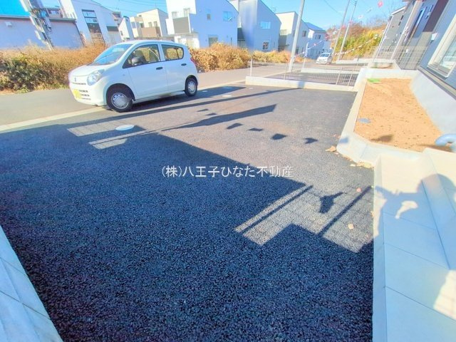 祝：成約済み　八王子市　石川町　新築戸建て　２６期の駐車場|～仲介手数料無料☆八王子ひなた不動産～八王子市石川町　新築戸建て