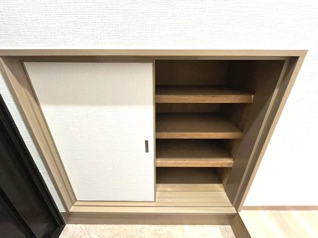 コーポ有栖川の収納|玄関収納があります