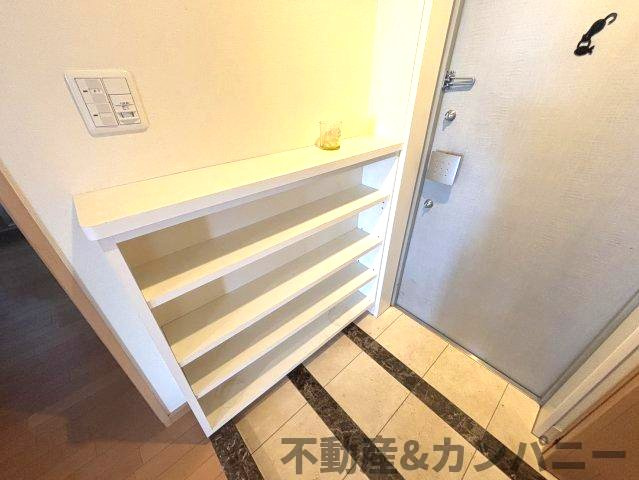 ロケーションが素敵な3LDKの玄関|玄関収納です
