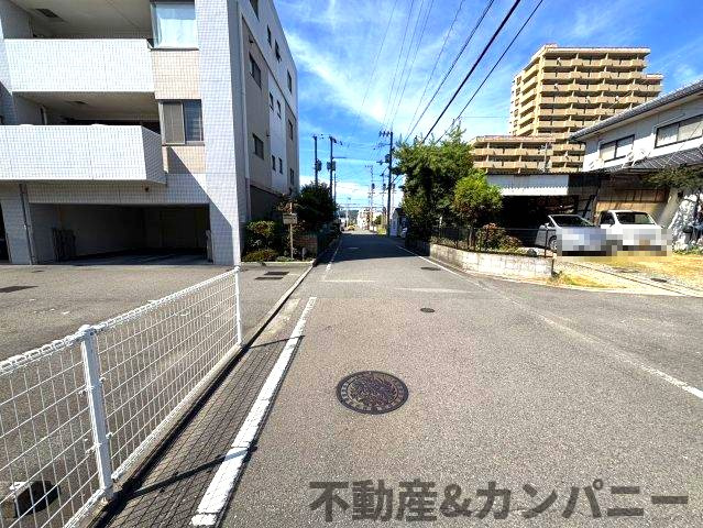 ロケーションが素敵な3LDKの周辺|前面を含む道路です