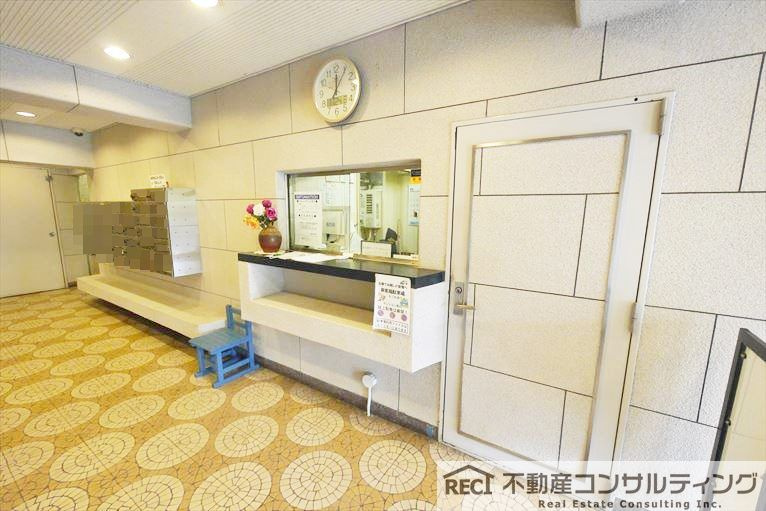 岡本パークマンションのエントランス