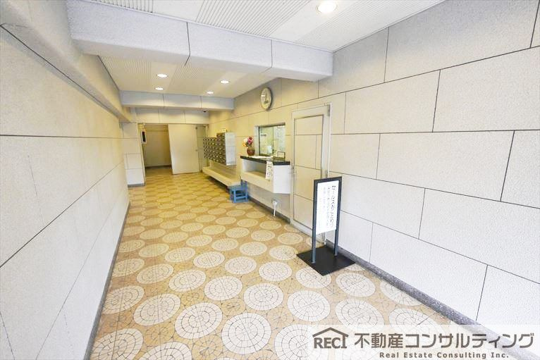 岡本パークマンションのエントランス