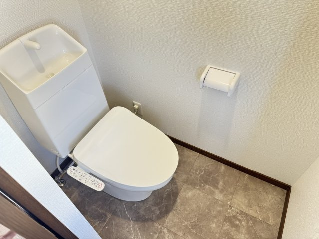 焼津市　三ケ名　中古住宅　3LDKのトイレ