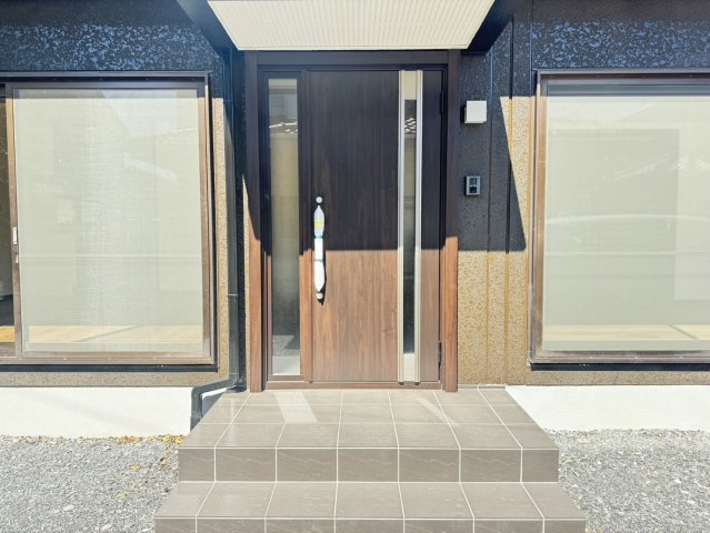 焼津市　三ケ名　中古住宅　3LDKの玄関