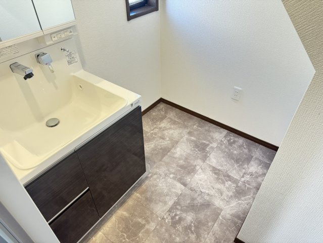 焼津市　三ケ名　中古住宅　3LDKの独立洗面台
