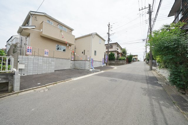 【横浜市旭区善部町46-61全2棟新築戸建て】★仲介手数料無料★（善部小学校・南希望が丘中学校）の前面道路含む現地写真