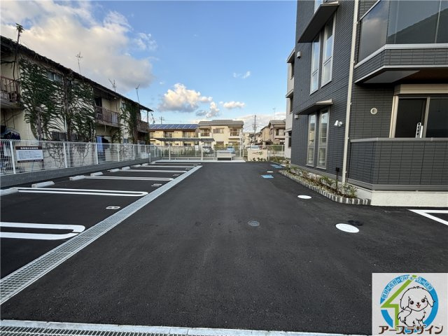 クオーレ神和の駐車場