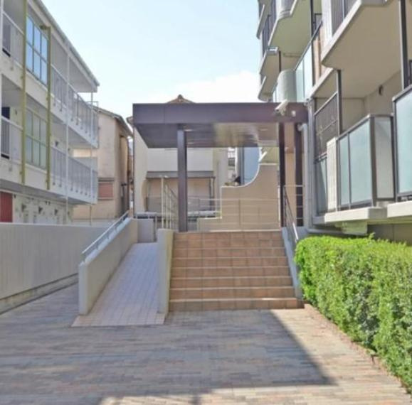 枚方光善寺スカイハイツのエントランス|■物件内覧・資金計画相談・住宅ローン相談、リフォーム相談、お問合せ受付中■
※当日・翌日のご内覧、ご相談はお電話でのお問合せがスムーズです！