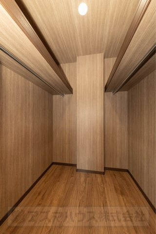 【収納】 | ライフフィールド光明台2丁目Ⅳ　2号地 | 7帖の主寝室には、WICをご用意！シーズン、シーズンオフに問わず多くの衣類が収納可能です。