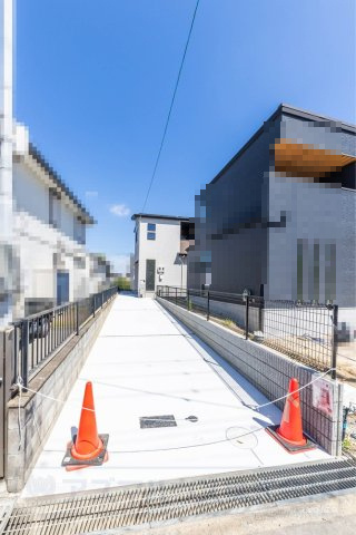 【外観】 | ライフフィールド光明台2丁目Ⅳ　2号地 | 落ち着いた住宅街に誕生。前面道路6ｍと広々しているため車の出し入れも楽々！カースペース2台分有り(車種による)。