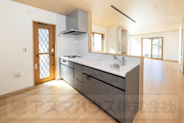 【キッチン】 | ライフフィールド光明台2丁目Ⅳ　2号地 | キッチンからリビングの様子が見渡せ、お子様にも目が届くので安心！来客時には会話を楽しみながらお料理もできます。