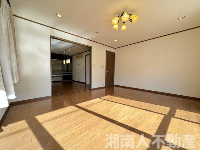 鎌倉市腰越１丁目戸建ての洋室|明るい洋室です