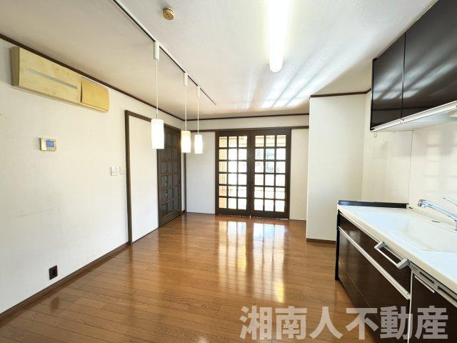 鎌倉市腰越１丁目戸建ての居間・リビング|ゆったり過ごせる居間です