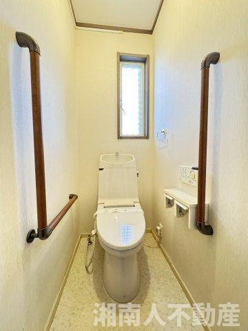 鎌倉市腰越１丁目戸建てのトイレ|ゆったりとした空間のトイレです