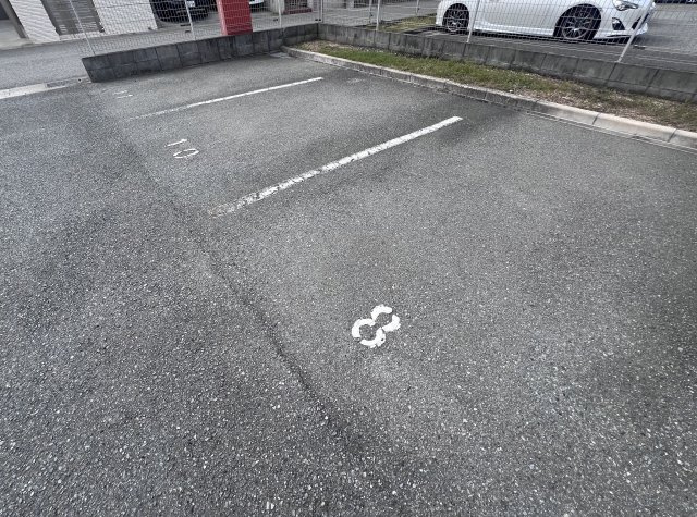 アジロガーデンの駐車場