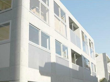 【外観】 | 泰明館 | 鉄筋コンクリート造のがっちりとした建物。