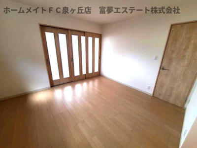 【居間・リビング】 | F+style 堺・堀上町 2号館 | リビングと洋室の間仕切りを閉めたとき