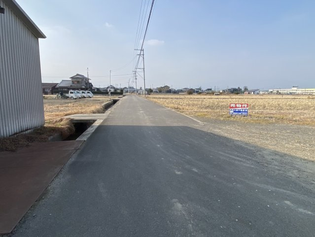 西条市玉之江486-1　売土地の前面道路含む現地写真