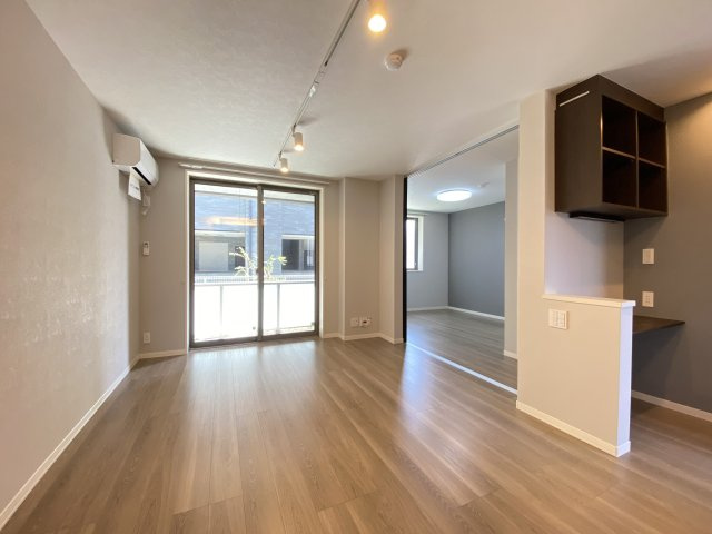 プライム・ナンバーの居間・リビング