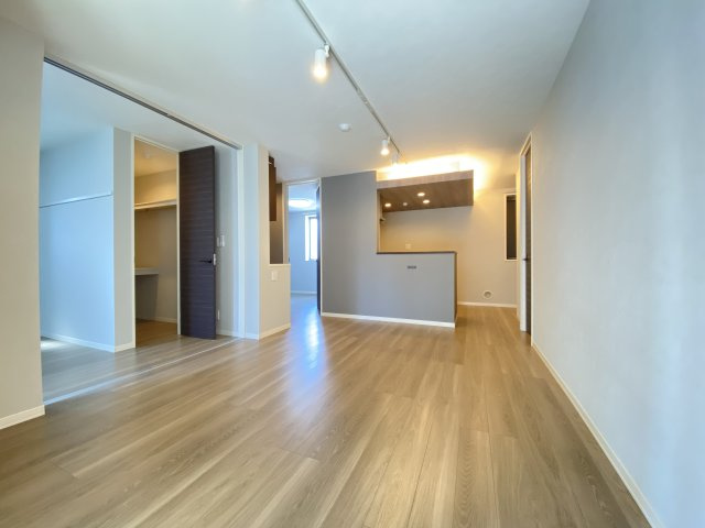 プライム・ナンバーの居間・リビング