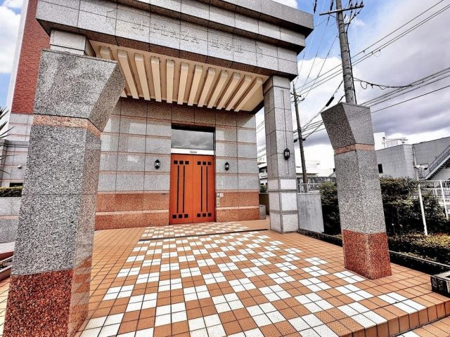 エムプラザ四條畷のエントランス|■物件内覧・資金計画相談・住宅ローン相談、リフォーム相談、お問合せ受付中■
※当日・翌日のご内覧、ご相談はお電話でのお問合せがスムーズです！