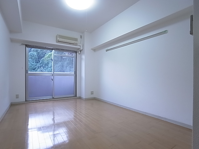 神戸市須磨区妙法寺字荒打の賃貸マンションの居間・リビング|リビング