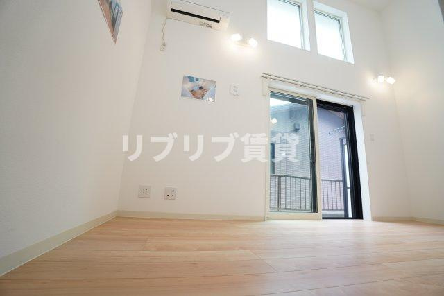 KURO courtの居間・リビング