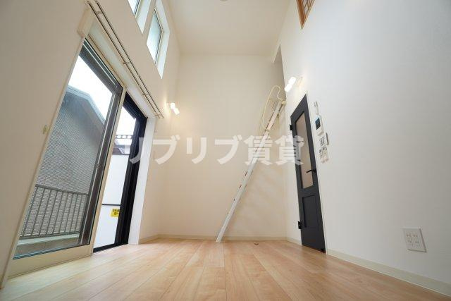 KURO courtの居間・リビング