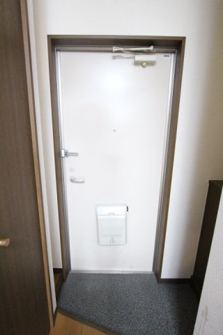 リバーサイド勝川の玄関
