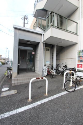 リバーサイド勝川の駐車場